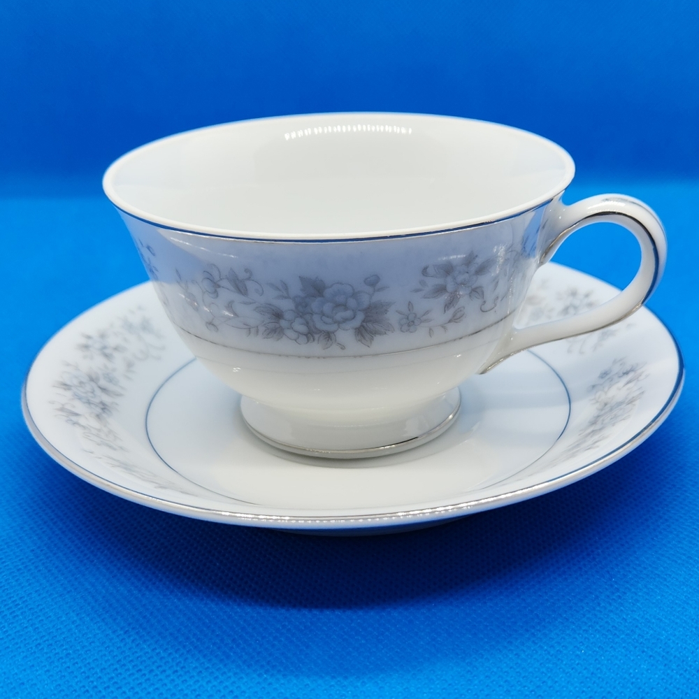 COPY #3 - Crestwood China Japan Heritage Teacups with Saucers x 4
